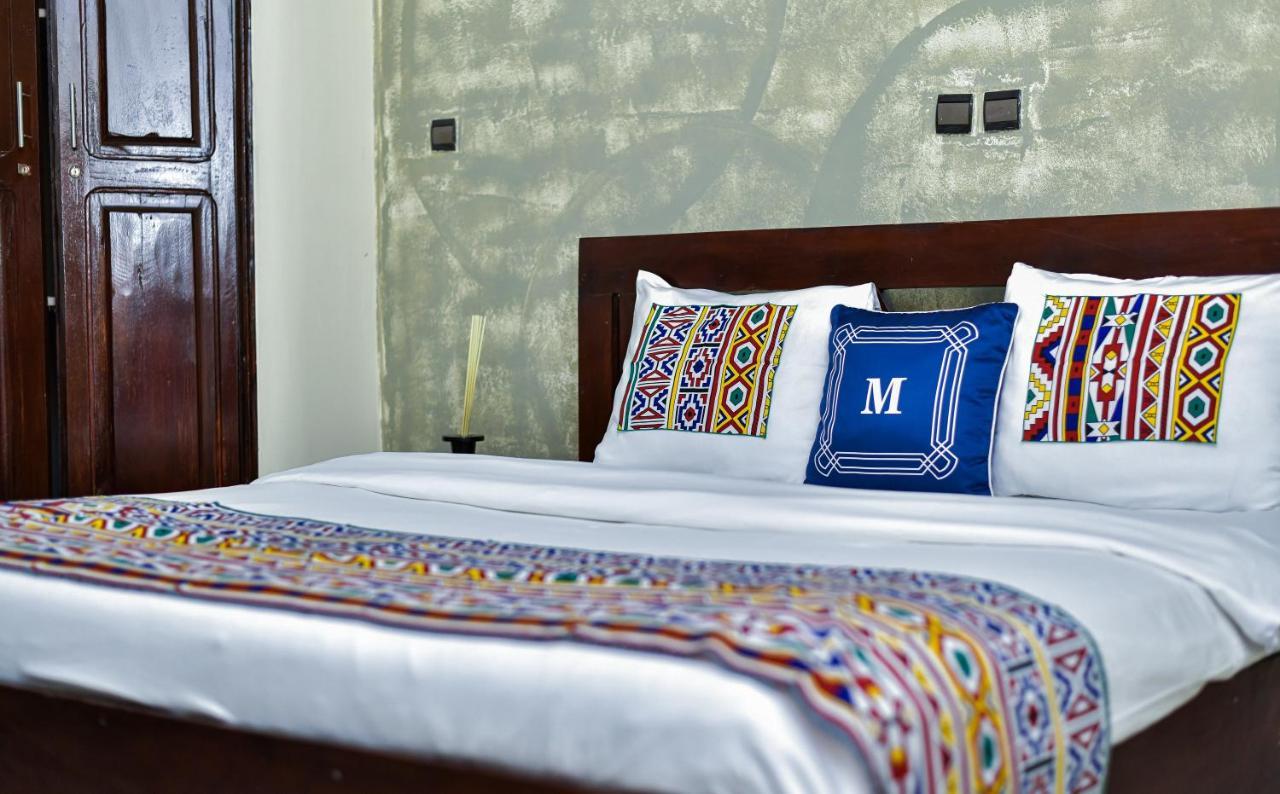Hotel M'Rode Ломе Экстерьер фото
