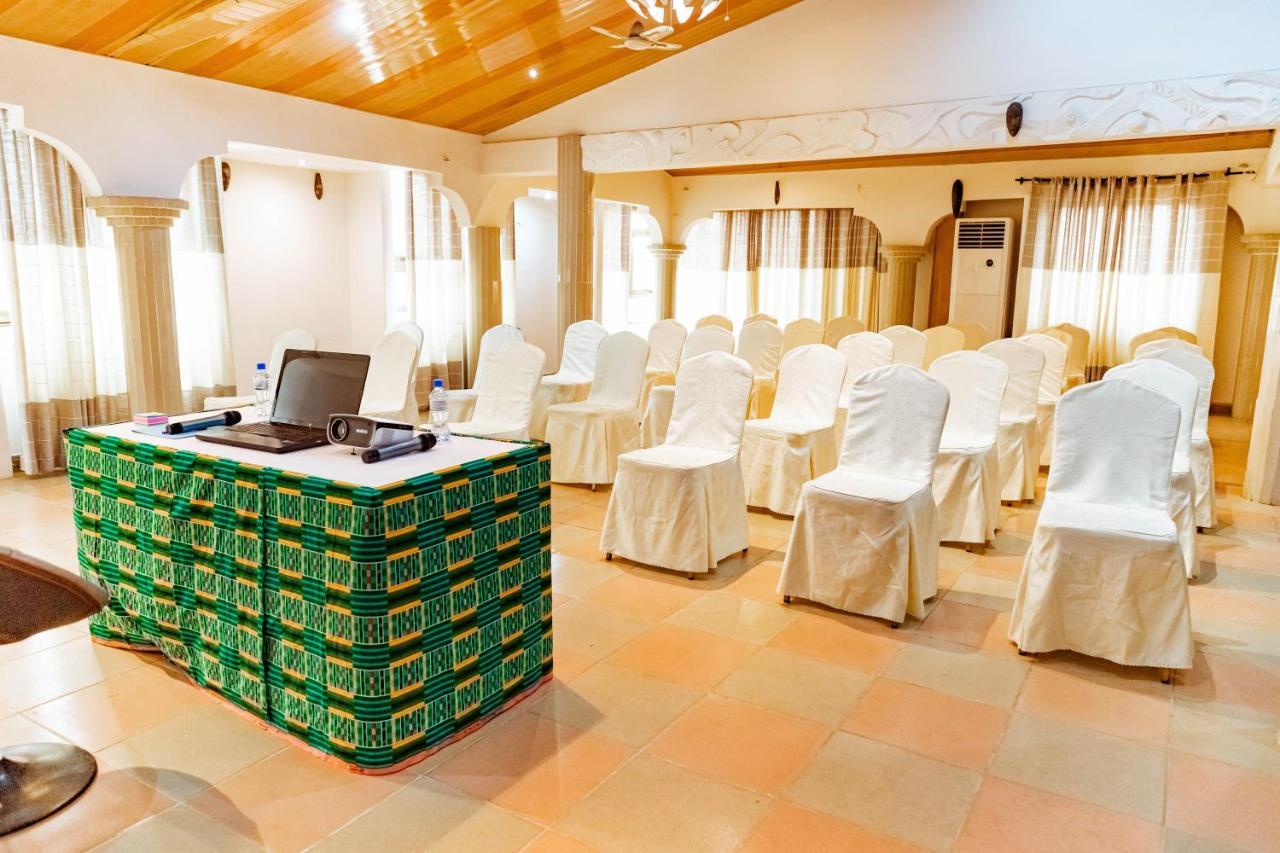 Hotel M'Rode Ломе Экстерьер фото