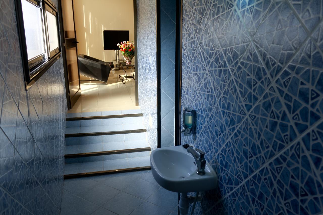 Hotel M'Rode Ломе Экстерьер фото